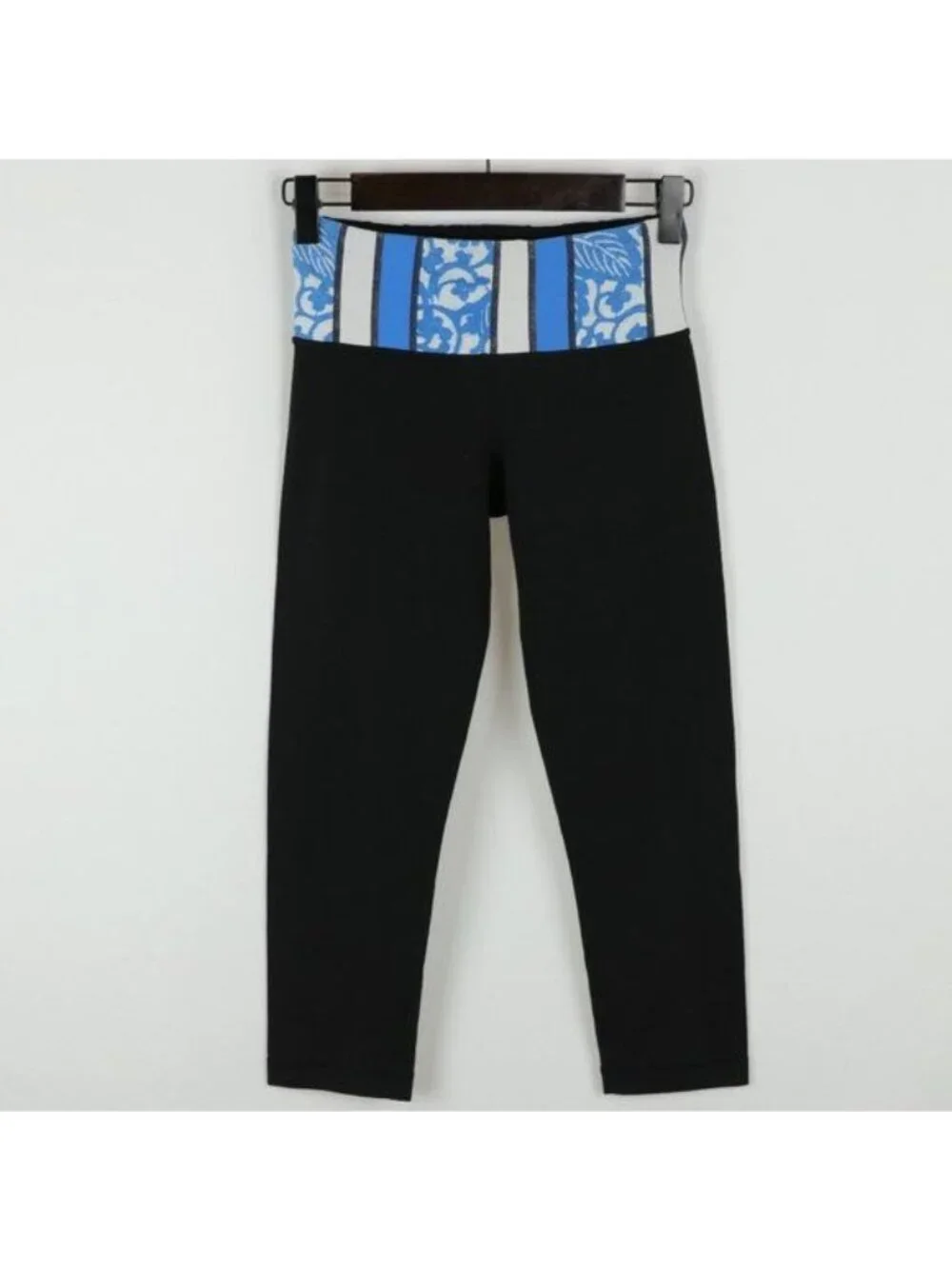 Lululemon Wunder Under Women's Size 2 Black Blue Reversible Capri Leggings